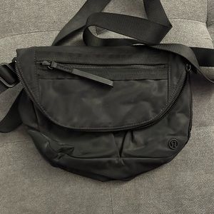 Lululemon crossbody black. 10/10 condition